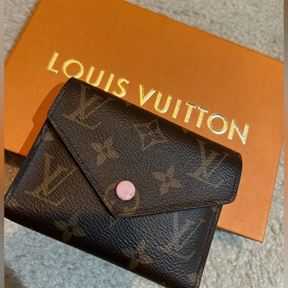 Louis Vuitton victorine wallet